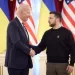 JAV prezidentas Joe Bidenas netikėtai lankosi Kijeve prieš vienerių metų karo metines JAV prezidentas Joe Bidenas netikėtai lankosi Kijeve prieš vienerių metų karo metines