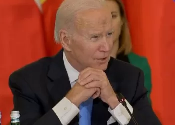 Prezidentas Joe Bidenas sako NATO, Bukareštas devynios demokratijos yra pavojuje Ukrainos kare