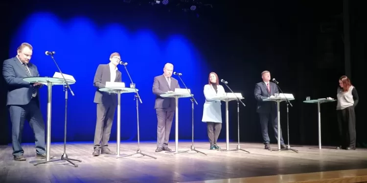 Beveik Vienbalsiai Kandidatai į Merus Rinkosi LGBT Paradą