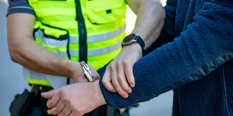 Klaipėdoje Atliekamas Tyrimas Dėl Užsienietėms Peiliu Grasinusio Ir Jas Apiplėšusio Vyro