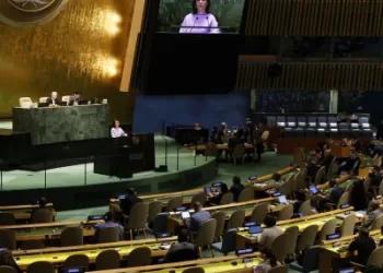 Jungtinių Tautų Generalinė Asamblėja priėmė rezoliucijos projektą, raginantį Ukrainoje nutraukti ugnį