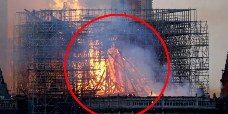 Notr Damo Katedros Gaisre Užfiksuotas Jėzaus Atvaizdas?