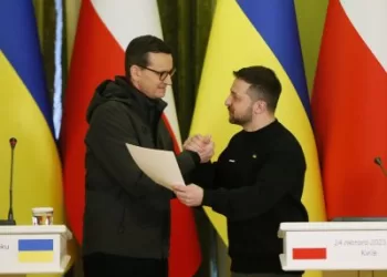 Lenkija Ukrainai pristato pirmuosius „Leopard 2“ tankus