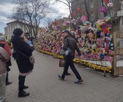 Ukrainiečiai prisitaiko prie nuostolių, padeda karo pastangoms praėjus metams po Rusijos įsiveržimo teroro Ukrainiečiai prisitaiko prie nuostolių, padeda karo pastangoms praėjus metams po Rusijos įsiveržimo teroro