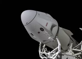 Nuotraukos: Falcon 9 ir Crew Dragon išrieda į 39A trinkelę