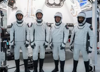 „SpaceX Crew Dragon“ ruošiasi nakčiai paleisti į kosminę stotį