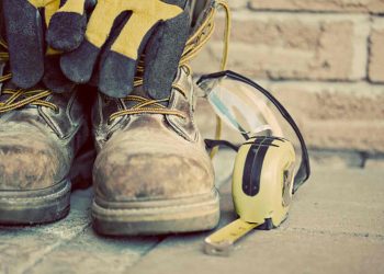Darbo batai: svarbiausios savybės ir skirtumai tarp tokių batų tipų