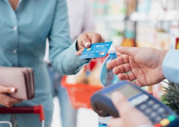 Kredito kortelė – finansinė paslauga, galinti pagerinti šiuolaikinio žmogaus gyvenimo kokybę