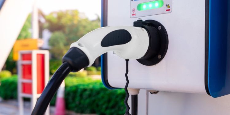 Elektromobilių įkrovimo stotelių naudos tyrimas