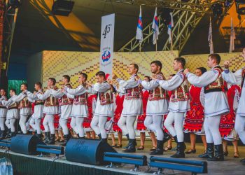 KOKIĄ DVASINĘ ĮTAKĄ DARO FOLKLORAS?