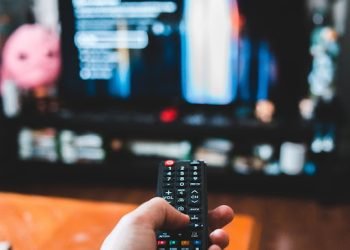 Trys strategijos, kaip televizorių įsigyti pigiau