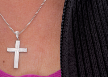 Grandinėlės su kryželiais: madingas aksesuaras ar asmeninis pasižadėjimas