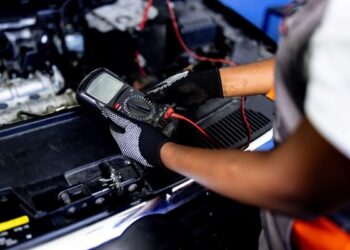 Automobilio akumuliatoriaus keitimo klaidos