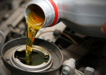 Automobilio tepalų keitimo intervalai: kaip nustatyti, kada keisti tepalus?