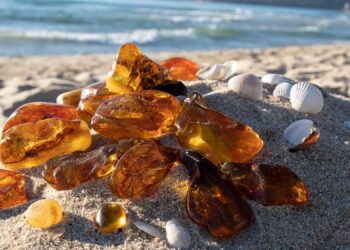 Kaip lengviausia į kitą šalį išsiųsti gintarą?