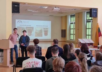 Mokiniai moko mokinius: konferencija „Rengi projektą – mokaisi mokytis“