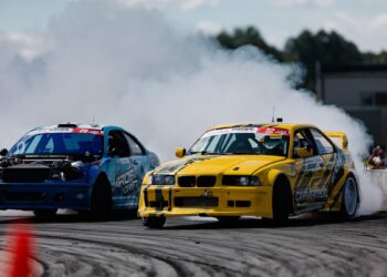 Drifto Pro lygos naujokai santykius aiškinosi Kuršėnų autodrome