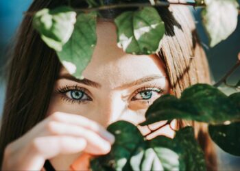 Natūralus grožis: kaip sustiprinti blakstienas ir antakius?