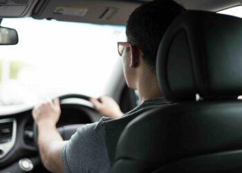 Teisės išlaikytos prieš kelis metus, bet nevairavau – ar verta pasirinkti instruktorių vairavimo įgūdžių prisiminimui?