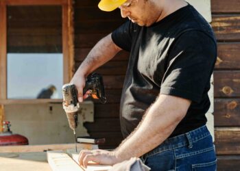 Kaip prižiūrėti namus ir kiemą greičiau: įrankiai, kurie sutaupo laiką