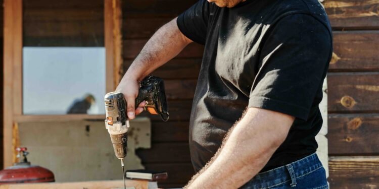 Kaip prižiūrėti namus ir kiemą greičiau: įrankiai, kurie sutaupo laiką