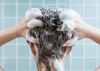 Šampūnai nuo pleiskanų: kaip jie veikia?