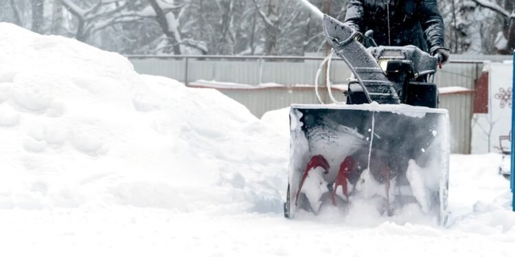 Kaip palengvinti sniego valymą dideliame kieme?