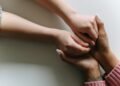 Kodėl mums taip sunku paprašyti pagalbos ir ką iš tiesų reiškia rūpintis savimi?