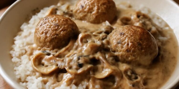 Receptas: Jautienos stroganovas su grietine ir pievagrybiais