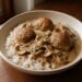 Receptas: Jautienos stroganovas su grietine ir pievagrybiais Receptas: Jautienos stroganovas su grietine ir pievagrybiais