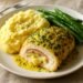 Receptas: Vištienos Cordon Bleu su žolelių sviestu