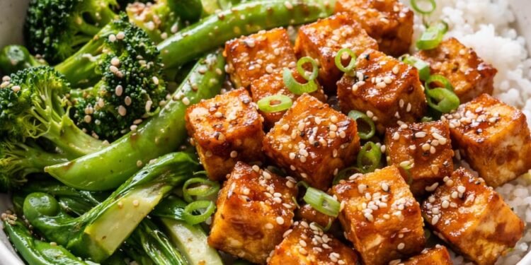 Receptas: Traškus tofu teriyaki su sezamu ir žaliosiomis daržovėmis