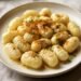 Receptas: Naminiai bulvių gnocchi su šalavijų sviestu Receptas: Naminiai bulvių gnocchi su šalavijų sviestu
